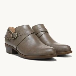 LifeStride Women's Adley Ankle Bootie (WIDE)